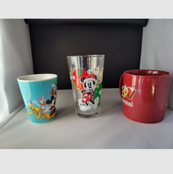 Lot/Bundle of 3 Disney Friends, Mickey, Minnie, Goofy, Donald, Daisy Mug and Cup - Picture 3 of 11